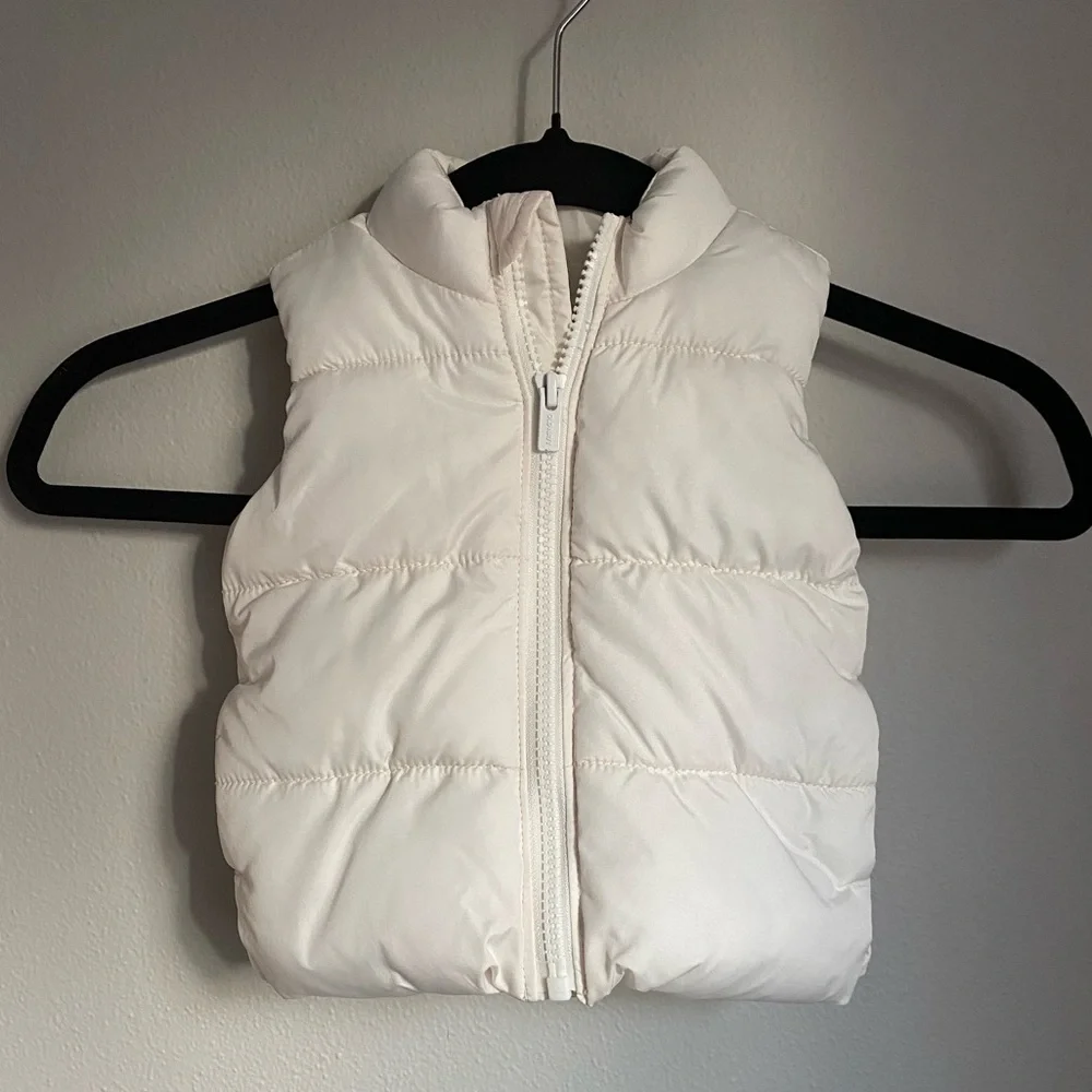 Old Navy Water Resistant White Puffer‎ Vest 3-6 Months Cozy Warm Winter Layering